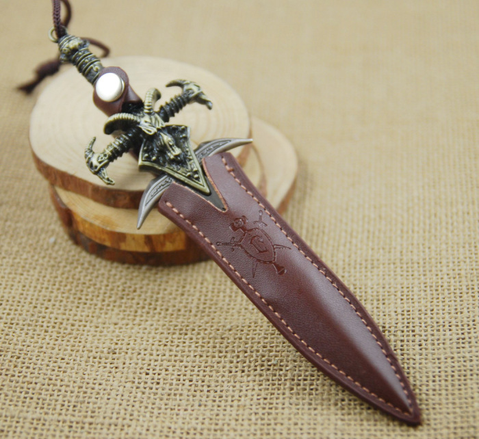 火爆热销 wow魔兽世界霜之哀伤挂件 cosplay 网游周边羊角剑