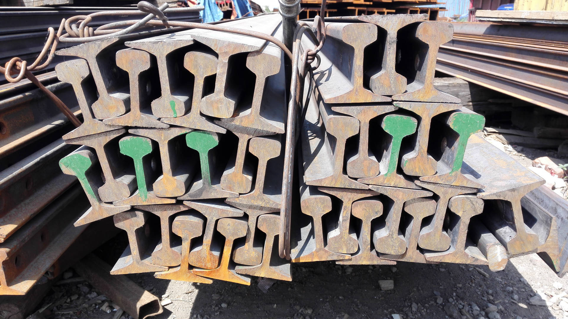 供应43kg钢轨 50kg铁轨 24kg轻道轨 实力企业值得信赖