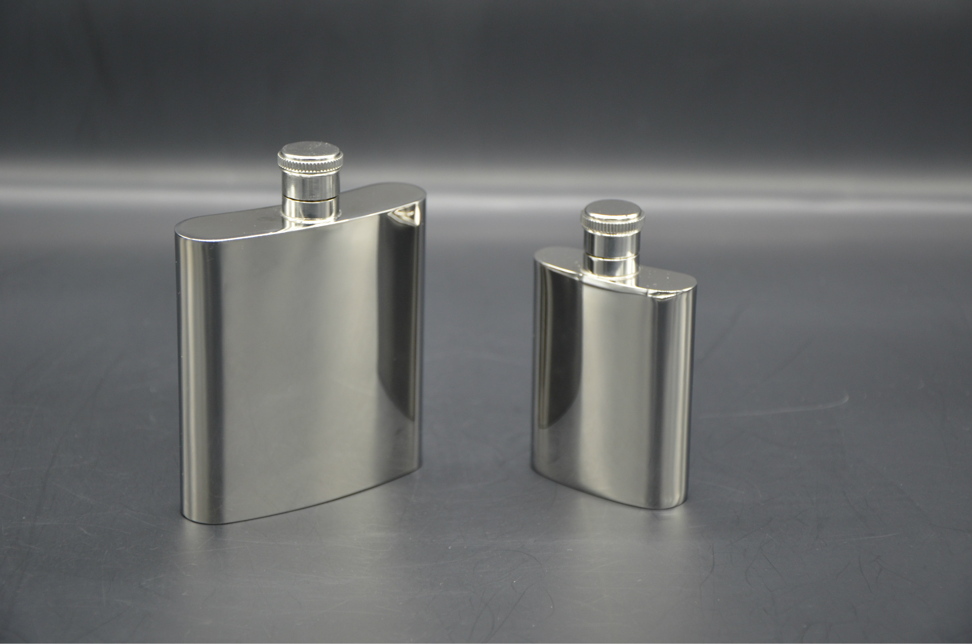 批发酒壶 镜面不锈钢大扁壶 户外便携式男士酒壶 容量500l