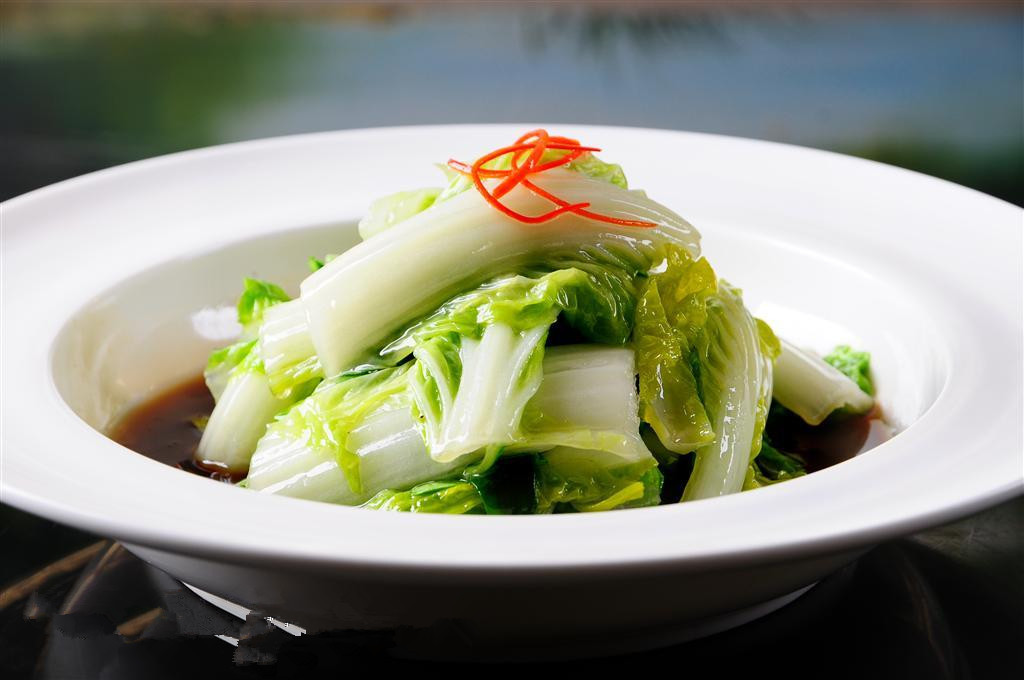 小白菜含有丰富的钙,磷,铁,质地柔嫩,味道清香,为大众化蔬菜.