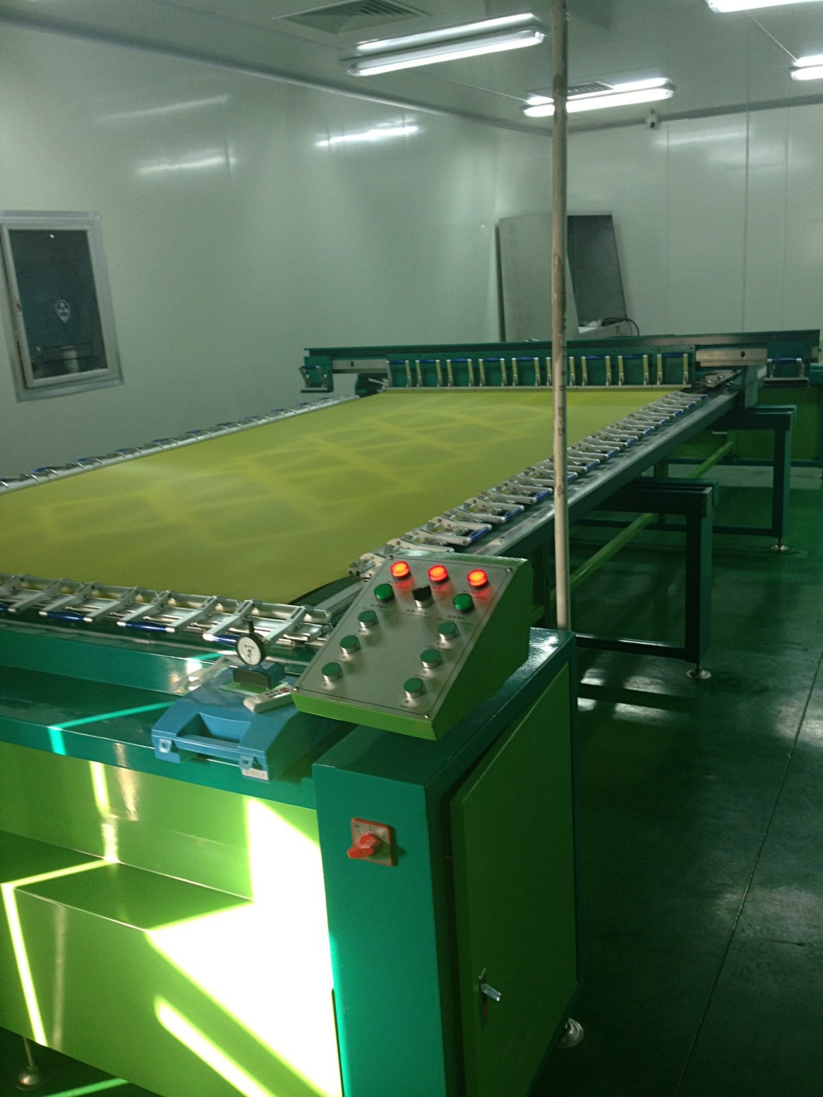 供应优质安徽江苏浙江华东丝印网版制版用大型电动绷网机