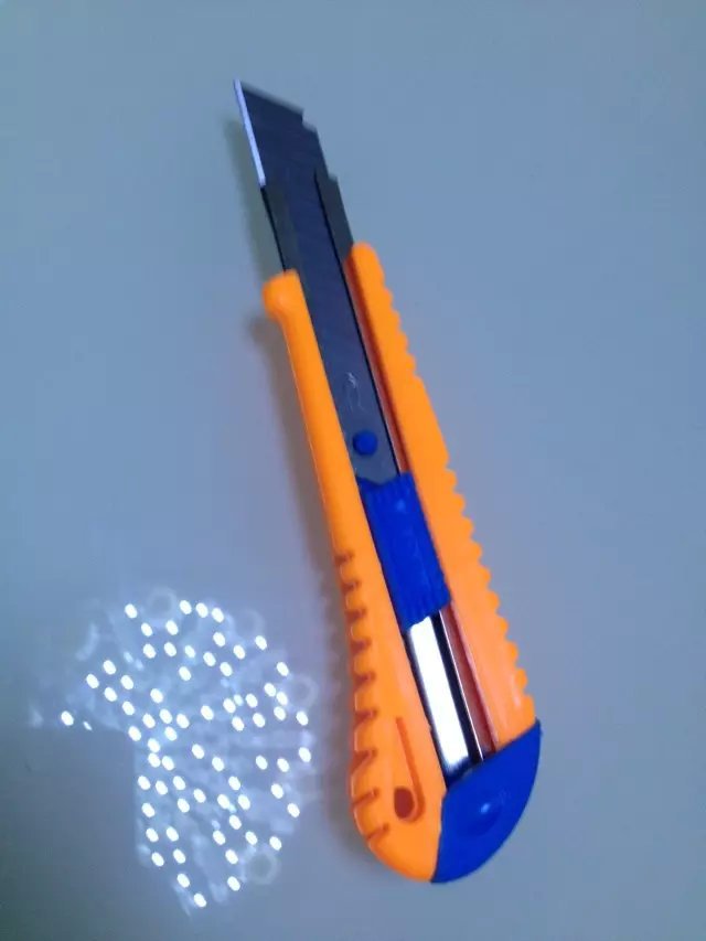 公用办公裁纸刀 塑料美工刀 小号美工刀 墙纸美工刀批发