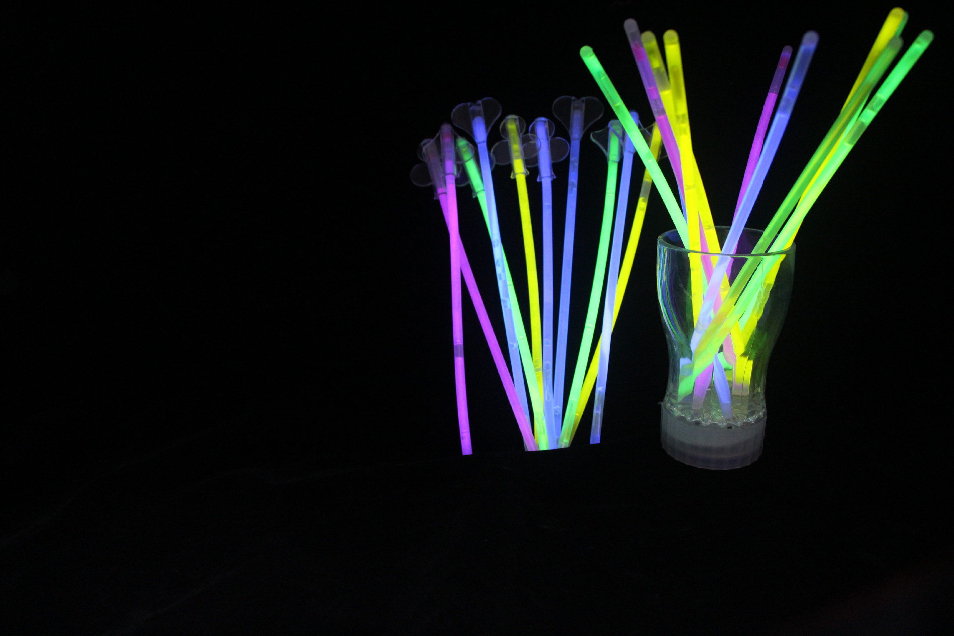 七彩发光荧光批发100根/银光棒送接头演唱会荧光棒一次性荧光棒