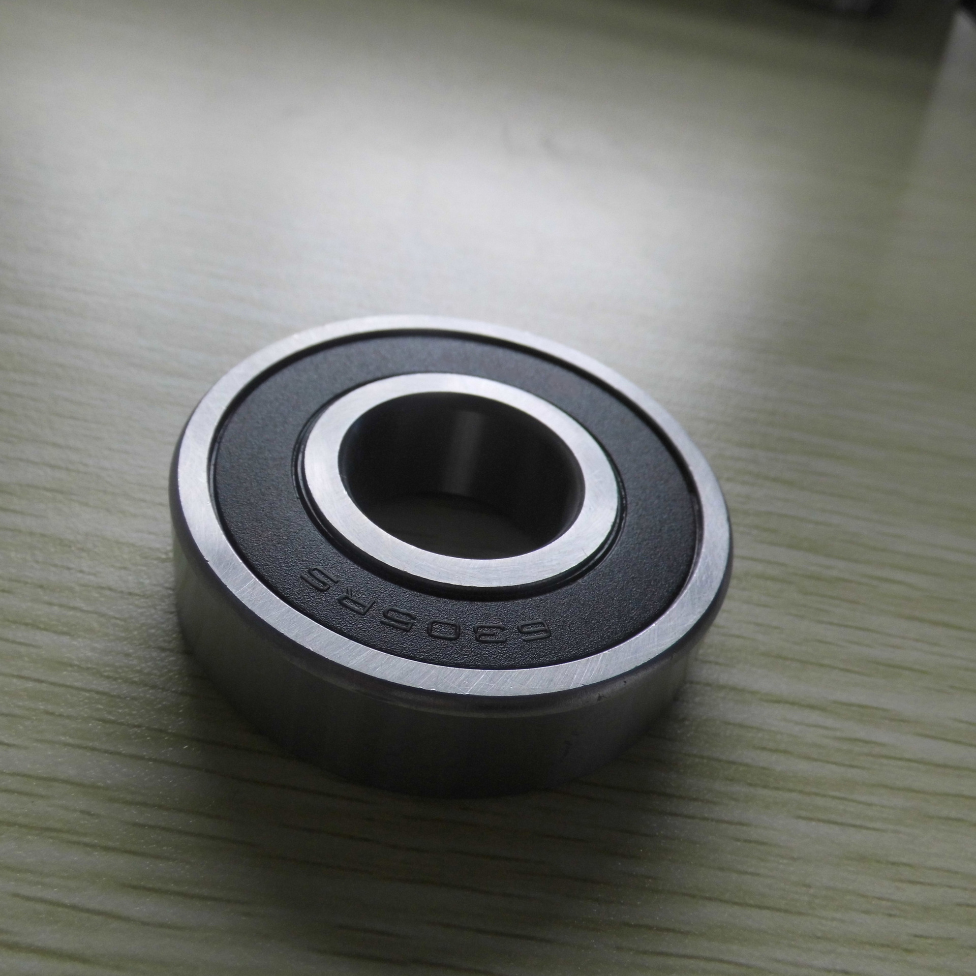 供应滚动轴承 深沟球轴承 6305rs 轴承