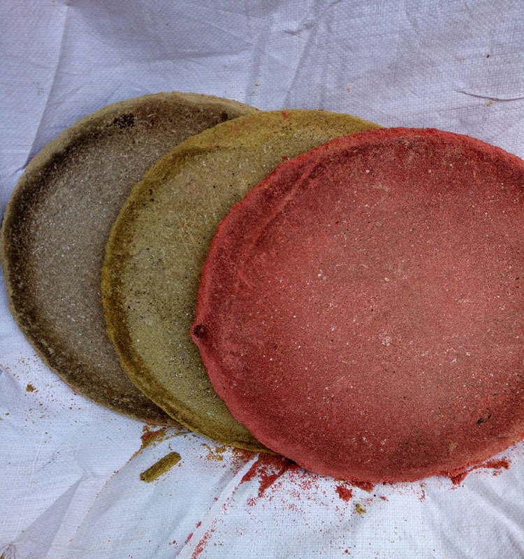 供应 红色,黄色圆糠饼 **基础饵 打窝专用