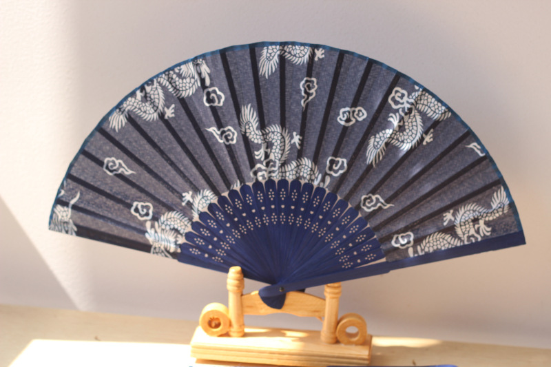 厂家批发蓝印花布扇子江南特色女士折扇 工艺扇子批发布扇 礼品扇