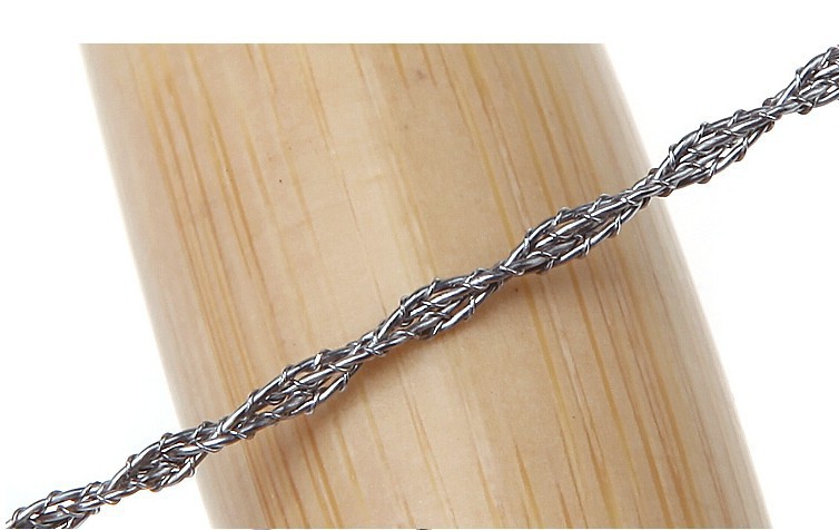 而那些繁琐的求生装置却让你不知所措,而这款简朴实用的探索者线锯