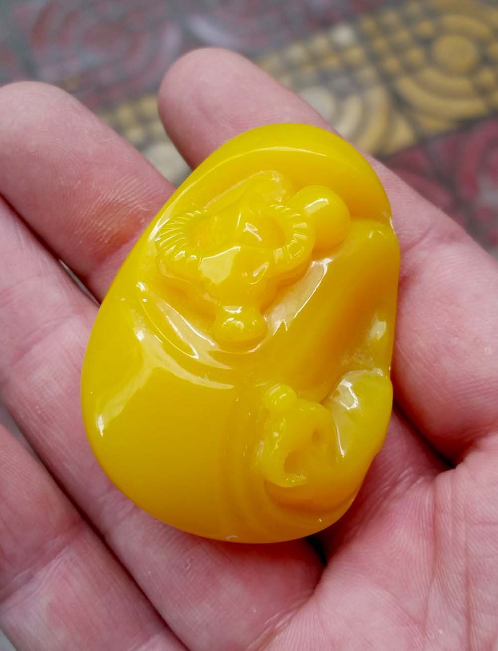 精品高档2代浮盐水 精雕荧光鸡油黄琥珀蜜蜡生肖牛吊坠 牛气冲天