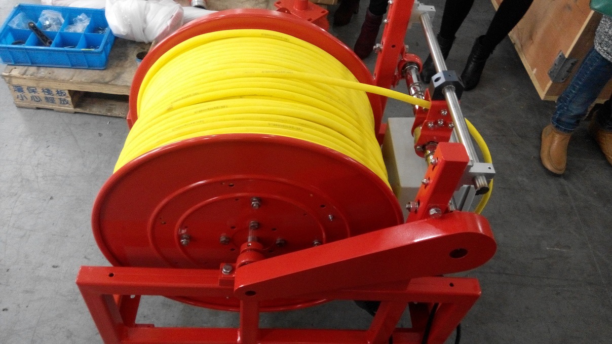 可把线码成一排全自动电机驱动自动伸缩卷线器 自动收缩排线器