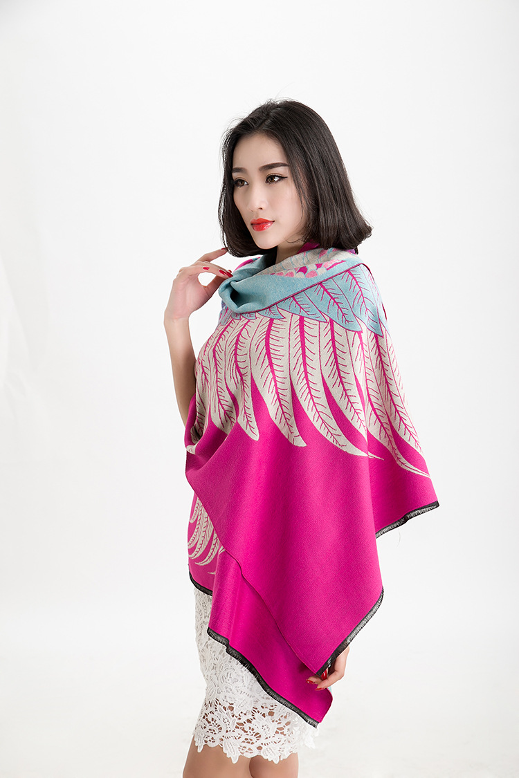 15秋冬新款女式羊绒围巾 凤尾印花披肩 长款流苏百搭围脖批发