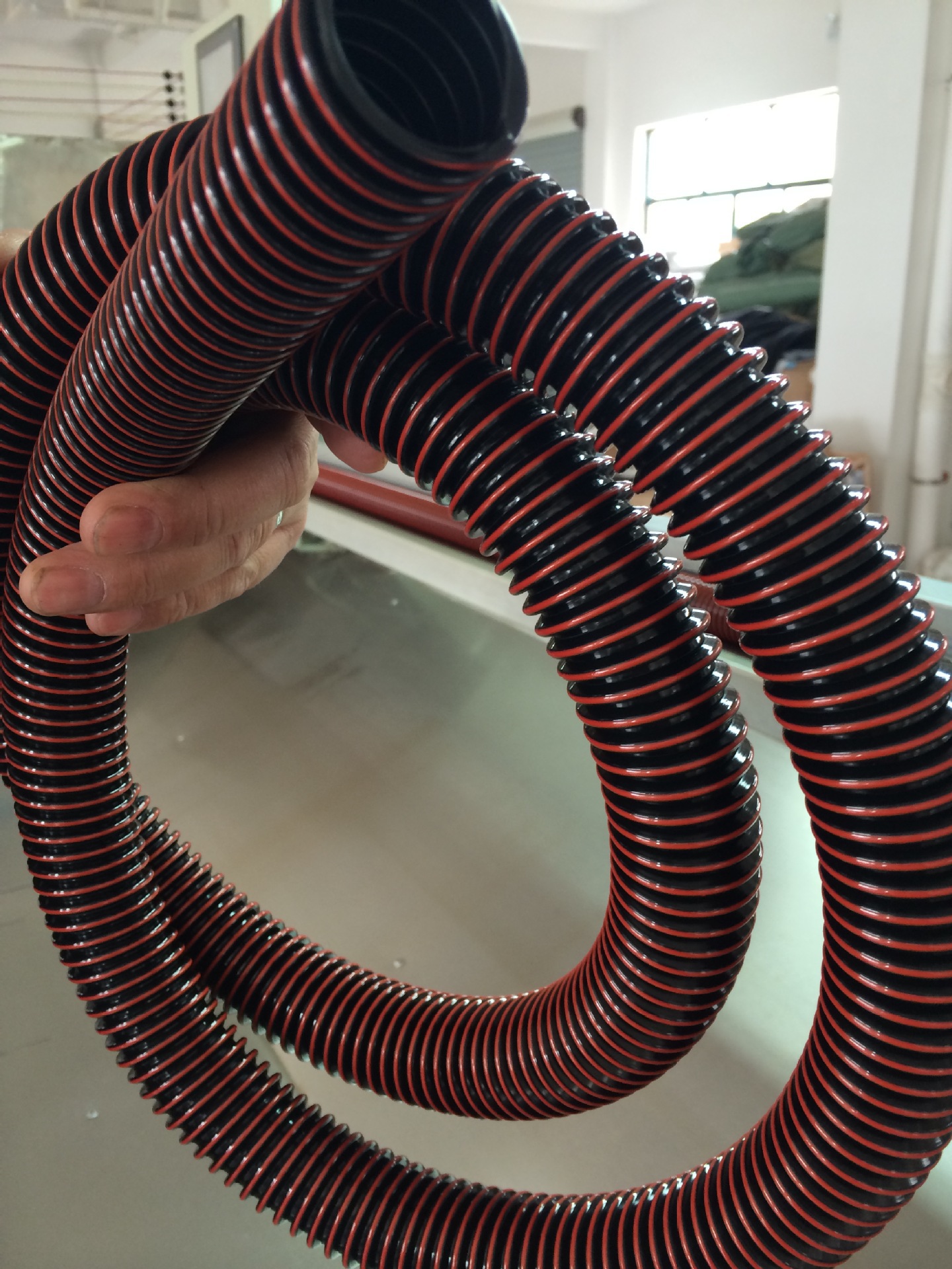 黑红双色eva缠绕管吸尘软管 通风排气环保全新料eva绕线管定制批