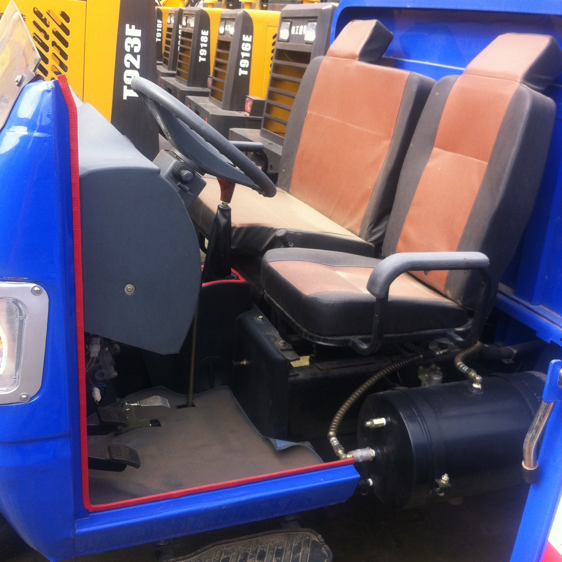 直销时风风骏1500农用 断气刹 自卸柴油三轮车28马力 货箱2.7米