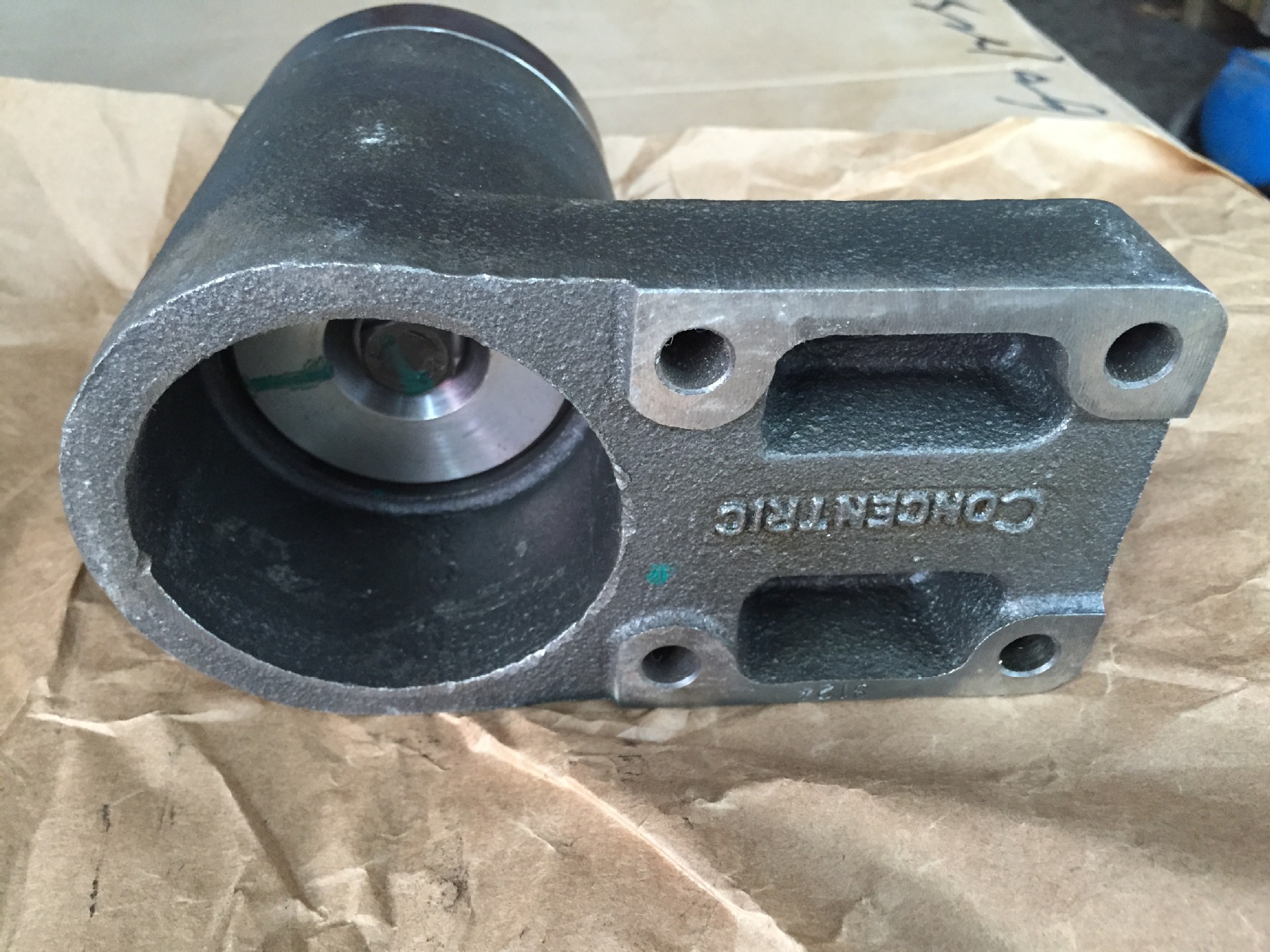 批发康明斯发动机纯正零件/风扇支架/3913433