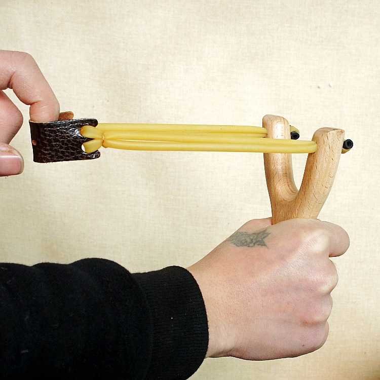 特价 木质玩具弹弓 红白榉木弹弓叉 地摊庙会热销爆款产品 带皮