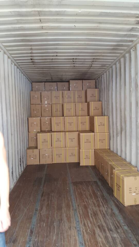 附上上次装货柜车的照片