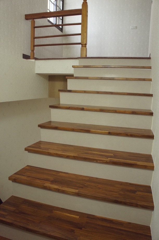 厂家直销 缅甸进口实木楼梯 整套楼梯 实木楼梯板 实木立柱 扶手