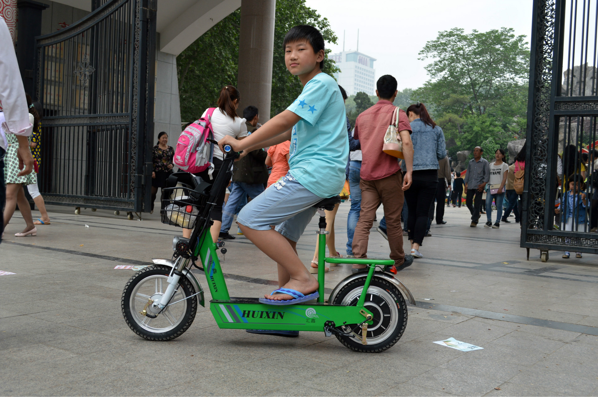 批发直销新款电动自行车 二轮电瓶车 女式滑板电单车 迷你电动车