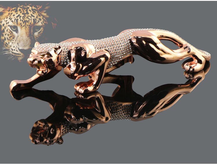 豹摆件风行雷豹装饰品汽车香水座车内装饰办公室摆饰品