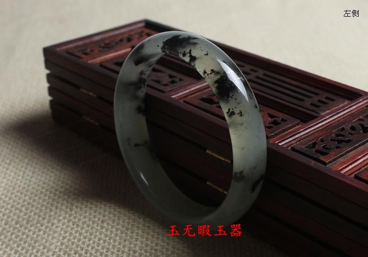 岫玉老料墨玉水墨飘花蛇纹玉手镯 自然大方女款玉饰品