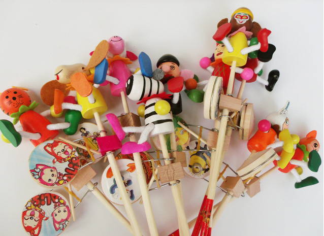 特价热卖爆款木质木头人摇摇鼓 开心木偶手摇鼓 地摊庙会热销玩具