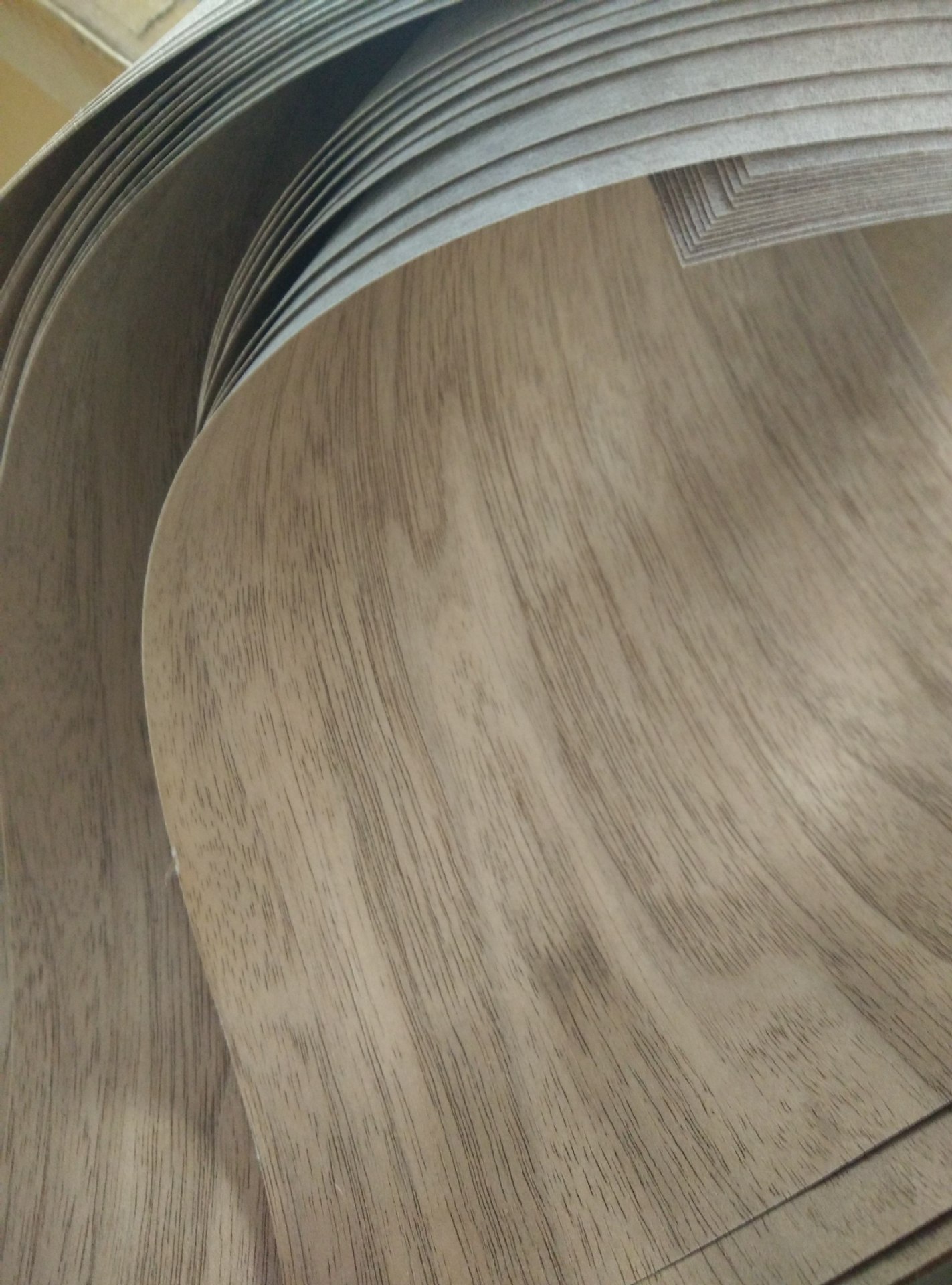 工厂直销家具橱柜门厂用天然实木0.3mm厚黑胡桃无纺布木皮