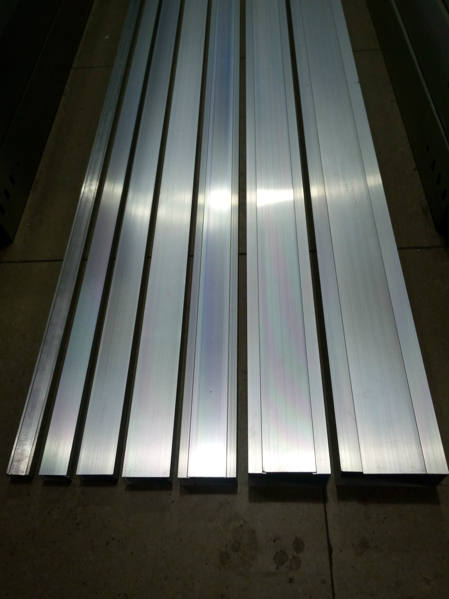 批发零售铝合金线槽美观防腐蚀优质铝桥架50*25