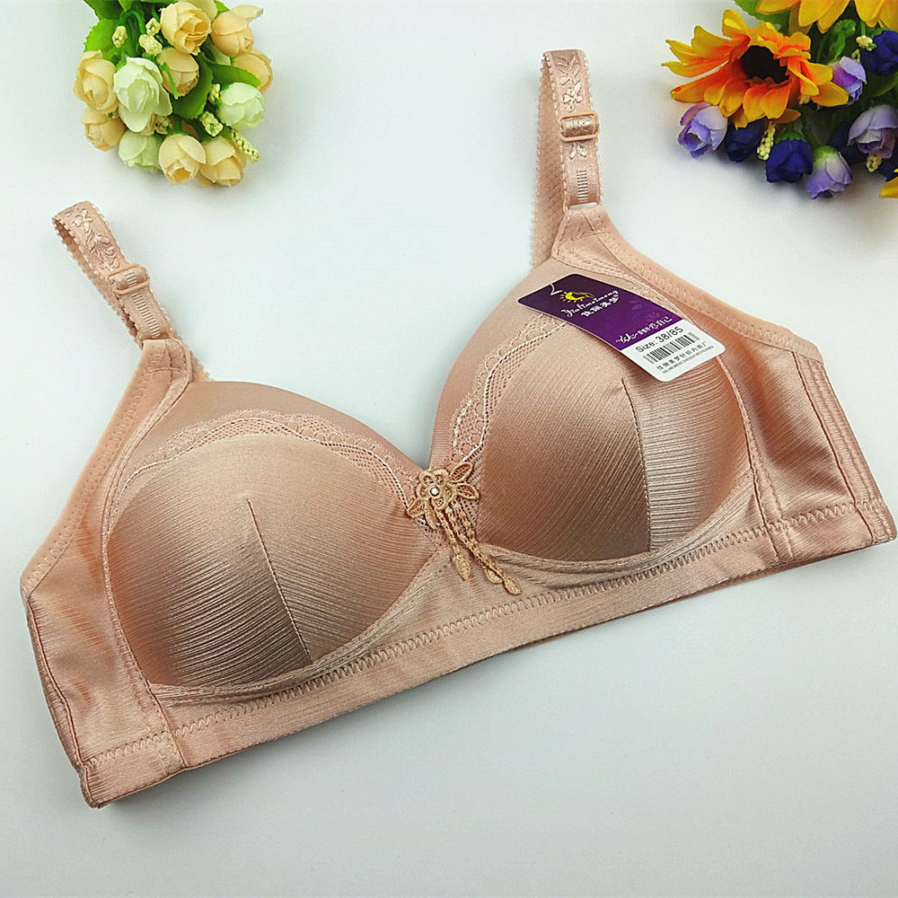厂价直销春夏拉丝文胸 无磁无钢圈薄模杯三排扣大码四角碗女内衣