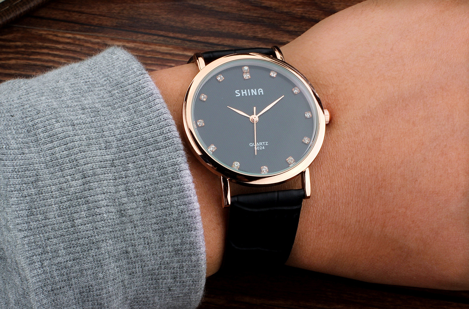 shina时尚薄款男女学生情侣手表一对时装皮带手表皮带批发销售