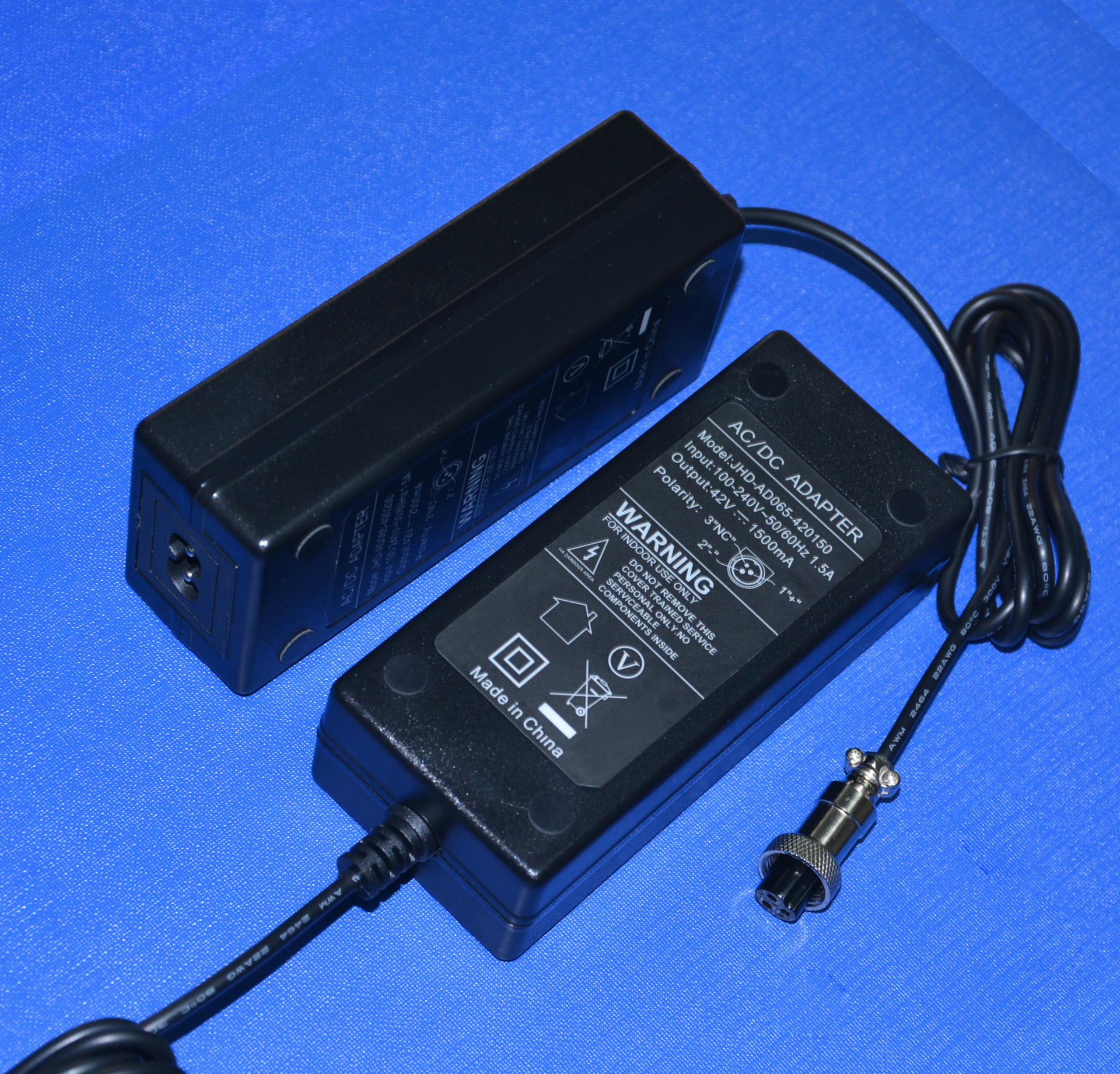 平衡车充电器,扭扭车电源适配器42v1.5a