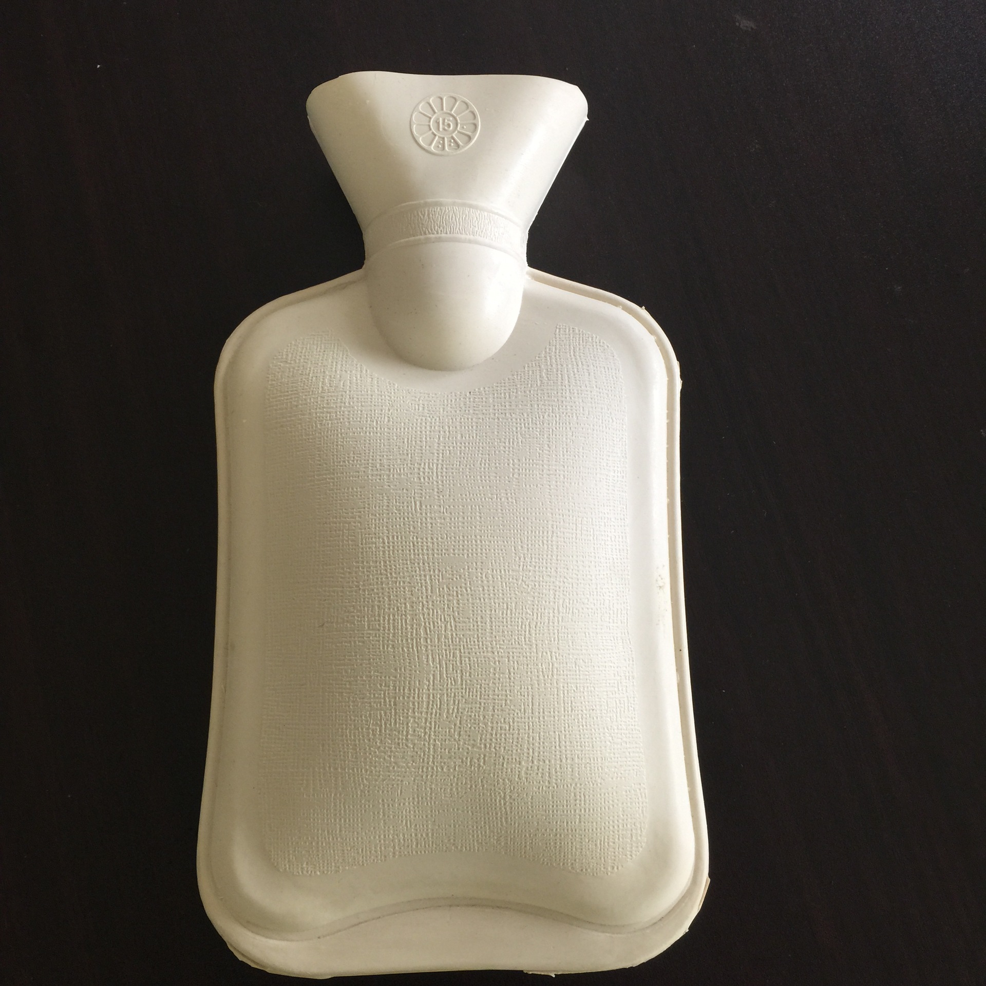 橡胶热水袋充水冲水非充电防爆小号儿童暖水袋女生捂肚子500ml