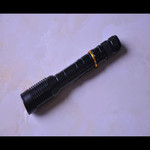 特价批发铝合金手电 伸缩变焦电筒 强光手电18650 户外日常用品