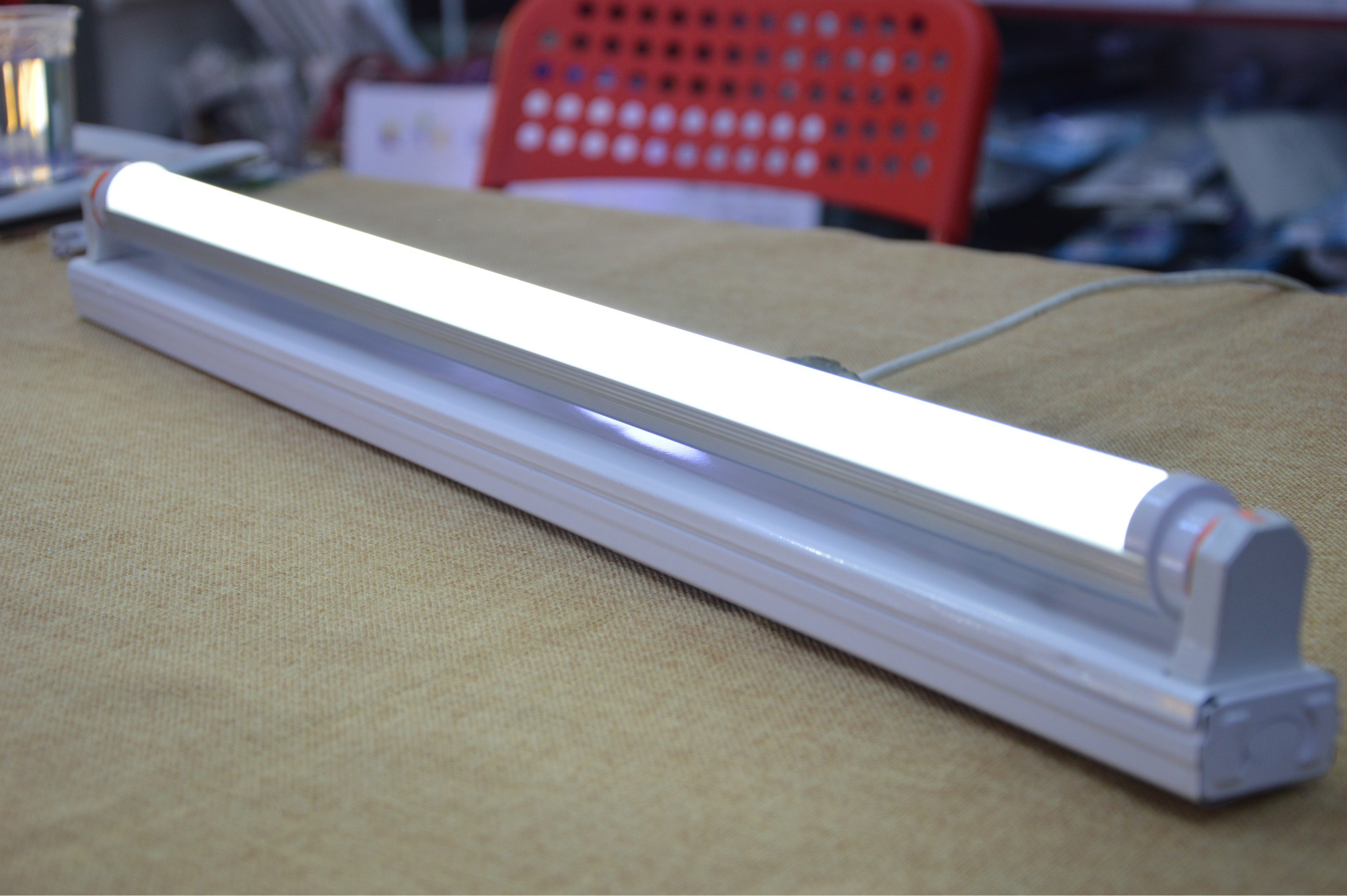 城双科技led日光灯管t8荧光灯管电棒一体化办公室工程支架灯 亮照