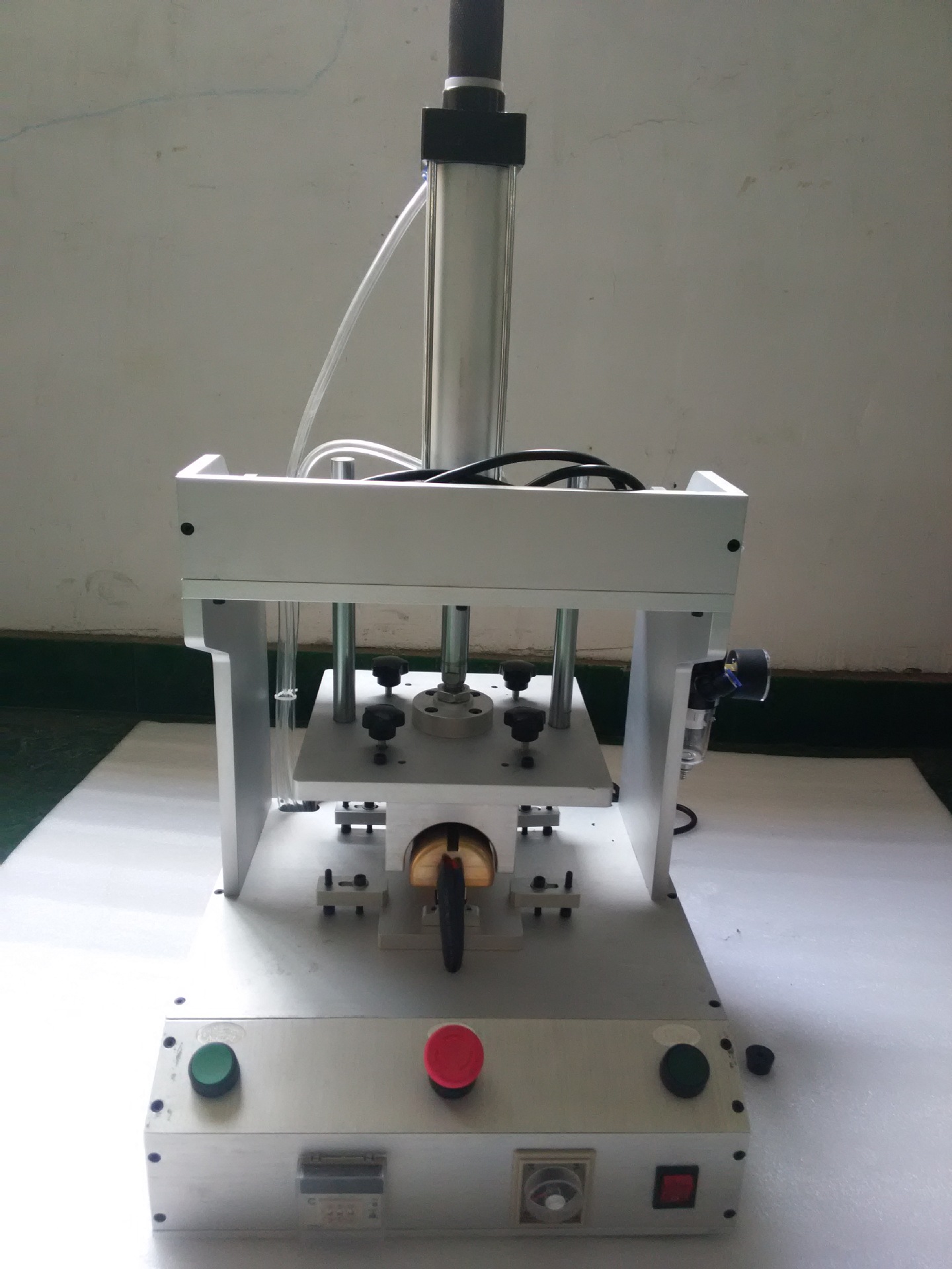 厂家低价直销多功能气气动热熔保压压台 测试治具低价加工定制