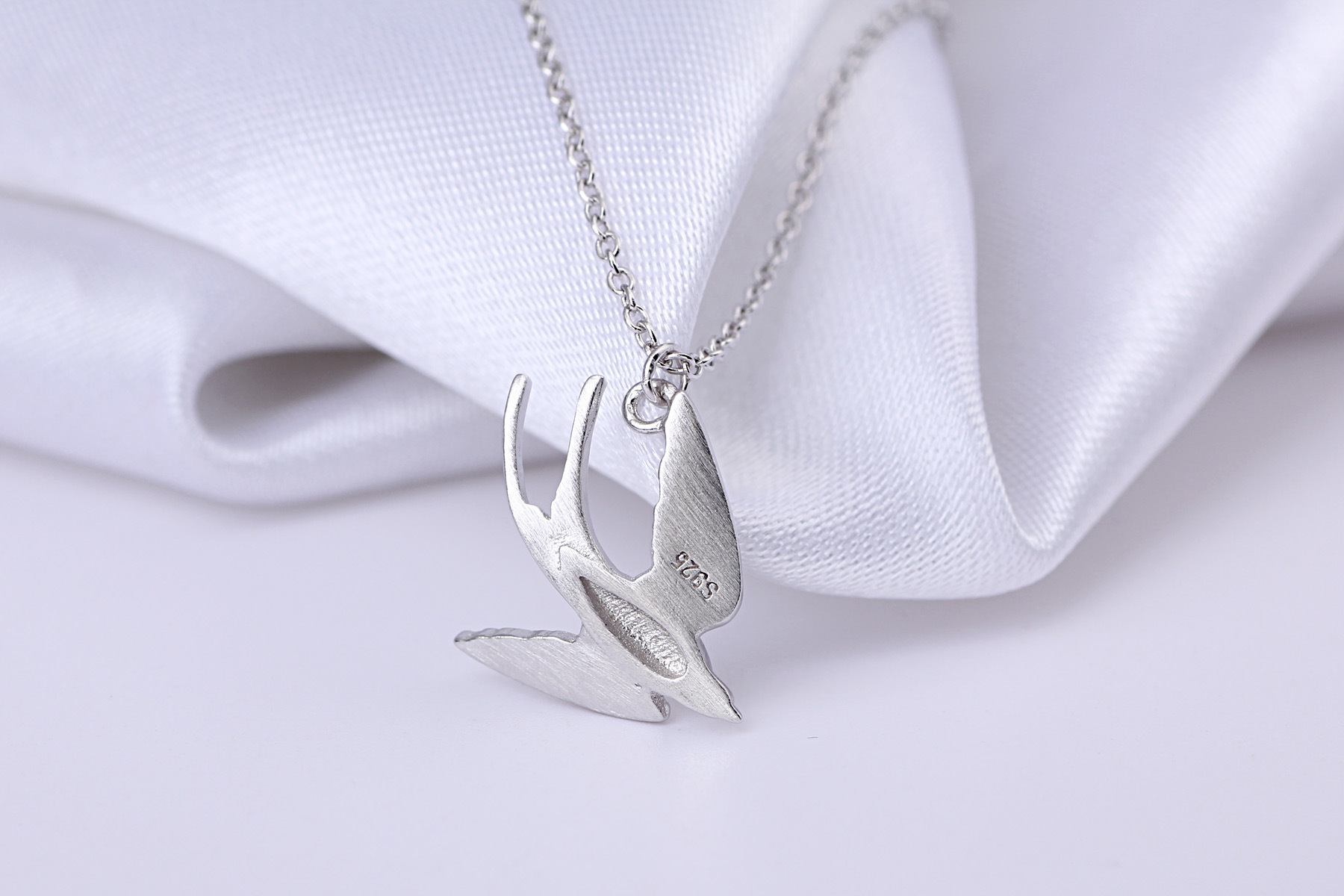 s925纯银可爱动物小燕子吊坠项链短款精细锁骨链颈链