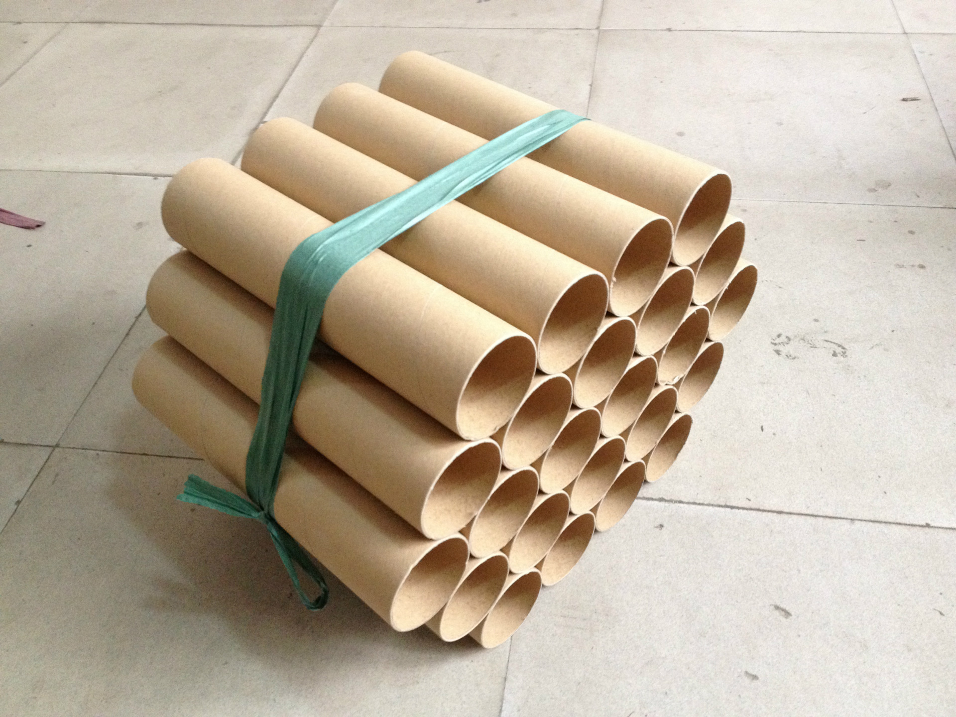 纸筒   上海凯速文具胶带有限公司生产的纸筒,它主要用于工业,比如