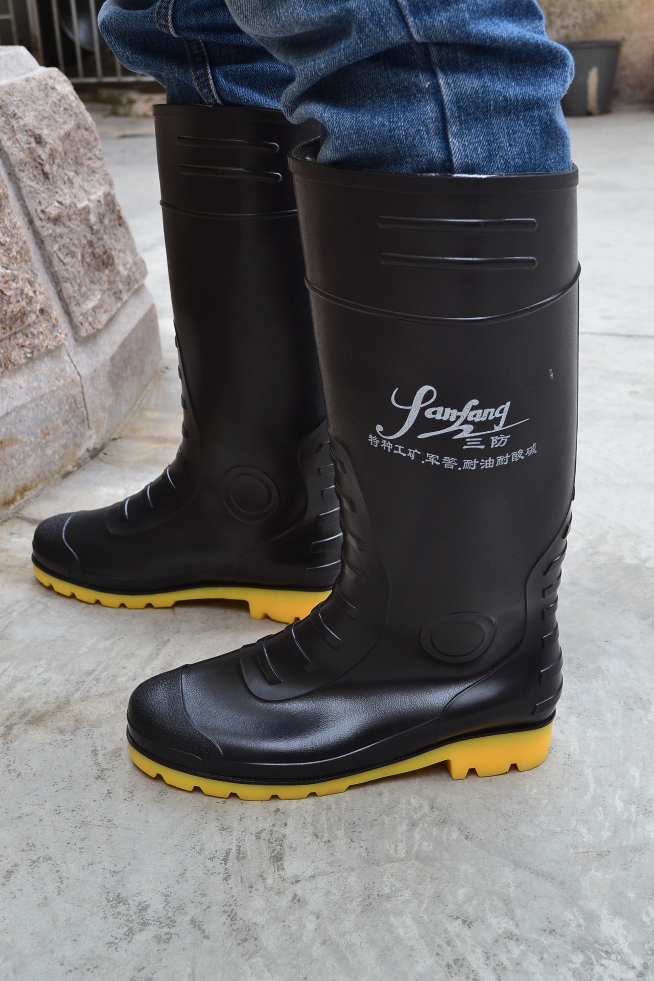 雨鞋 男高筒pvc橡胶牛筋底雨靴 耐酸碱雨鞋 劳保水鞋