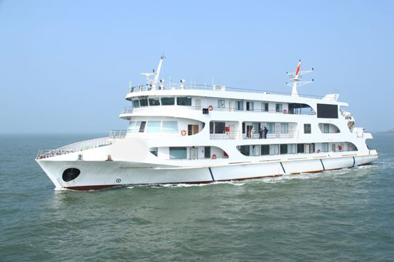 300客位豪华旅游船,性能好,舒适度高
