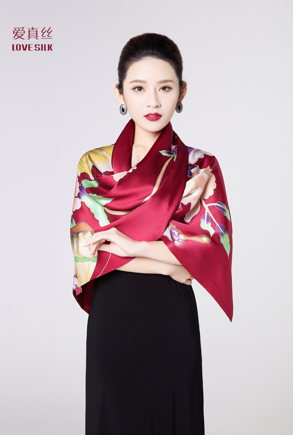 供应喷绘盘扣围巾披肩两用 桑蚕丝两用围巾披肩厂家批发真丝披肩
