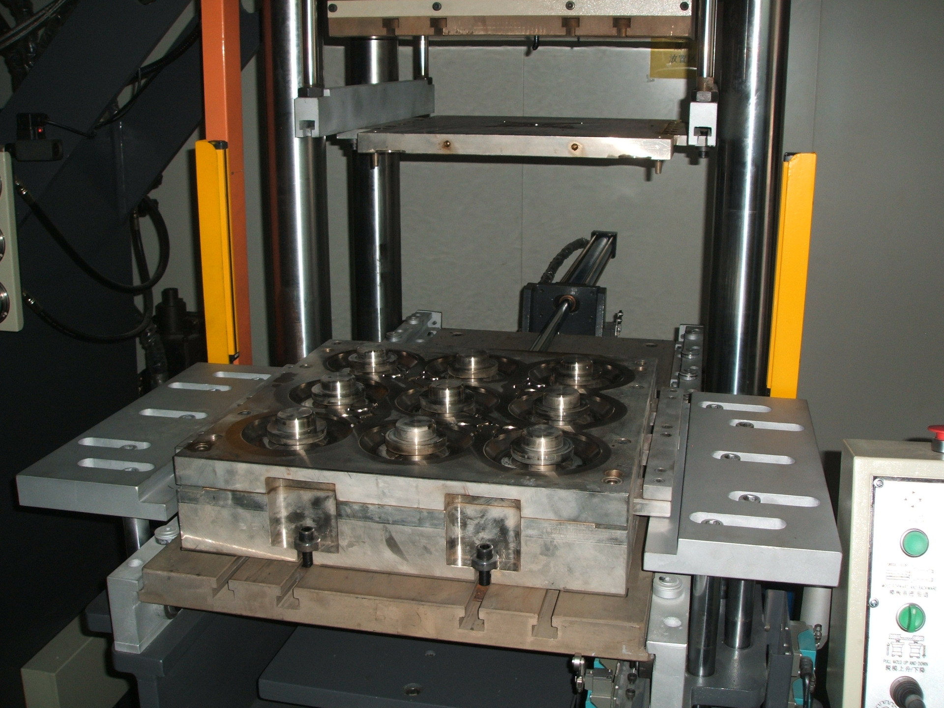 东浩电梯橡胶配件注射成型机设备 注射机橡胶成型机可定制