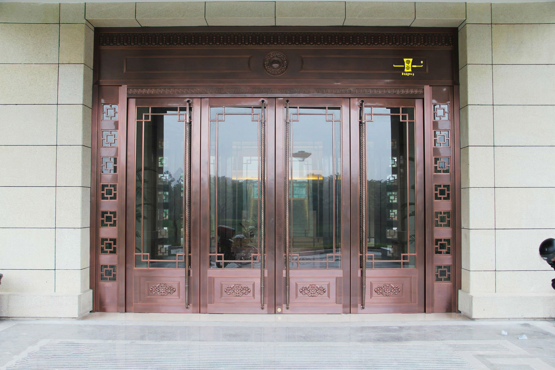 高端商业铜门 仿铜门 非标门 私人订制