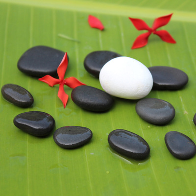 佛山广州园林工程选用的石头 纯黑色圆润扁平鹅卵石 pebbles