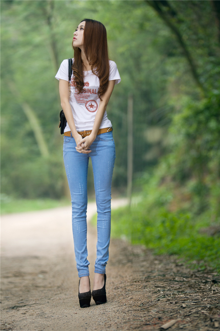 2021破洞浅色中腰铅笔小脚显瘦牛仔女裤 厂家可代发货源稳定