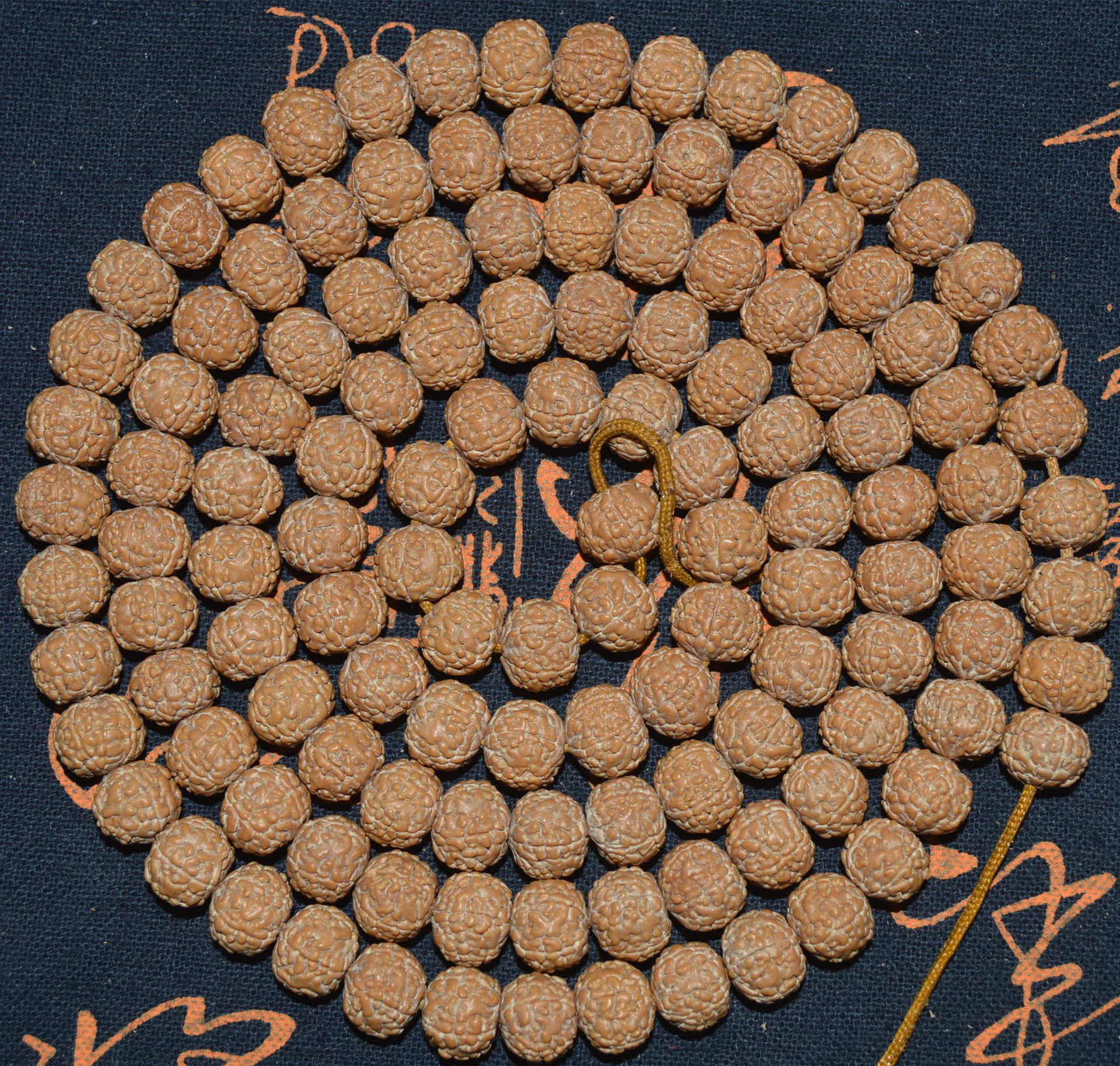 尼泊尔高密黄皮爆肉麒麟纹 麒麟背 龙鳞纹小金刚手串 114粒菩提子