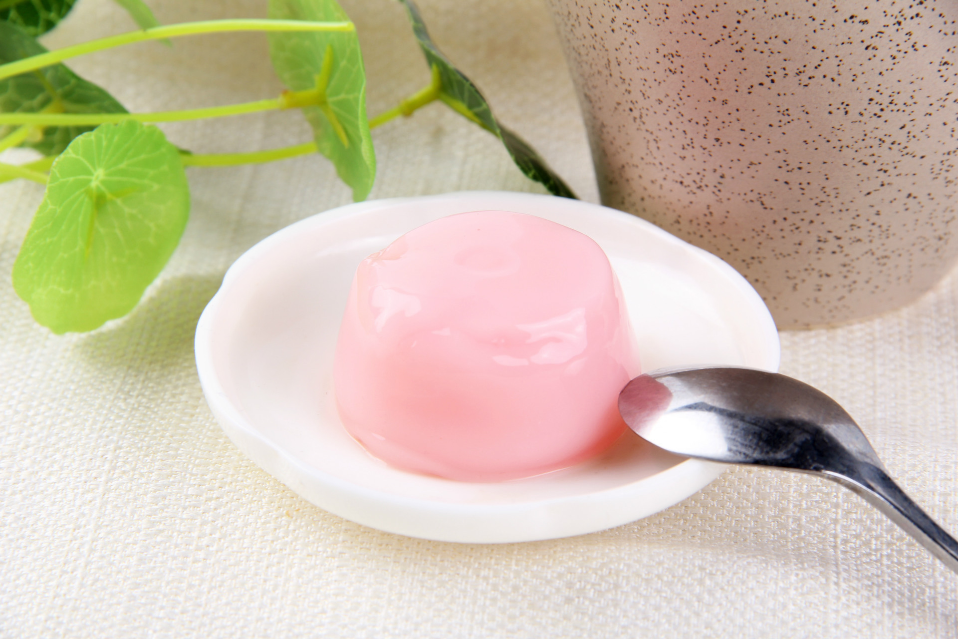 爆款 儿童食品草莓果冻布丁 夏季热卖零食 水果味优酪果冻批发