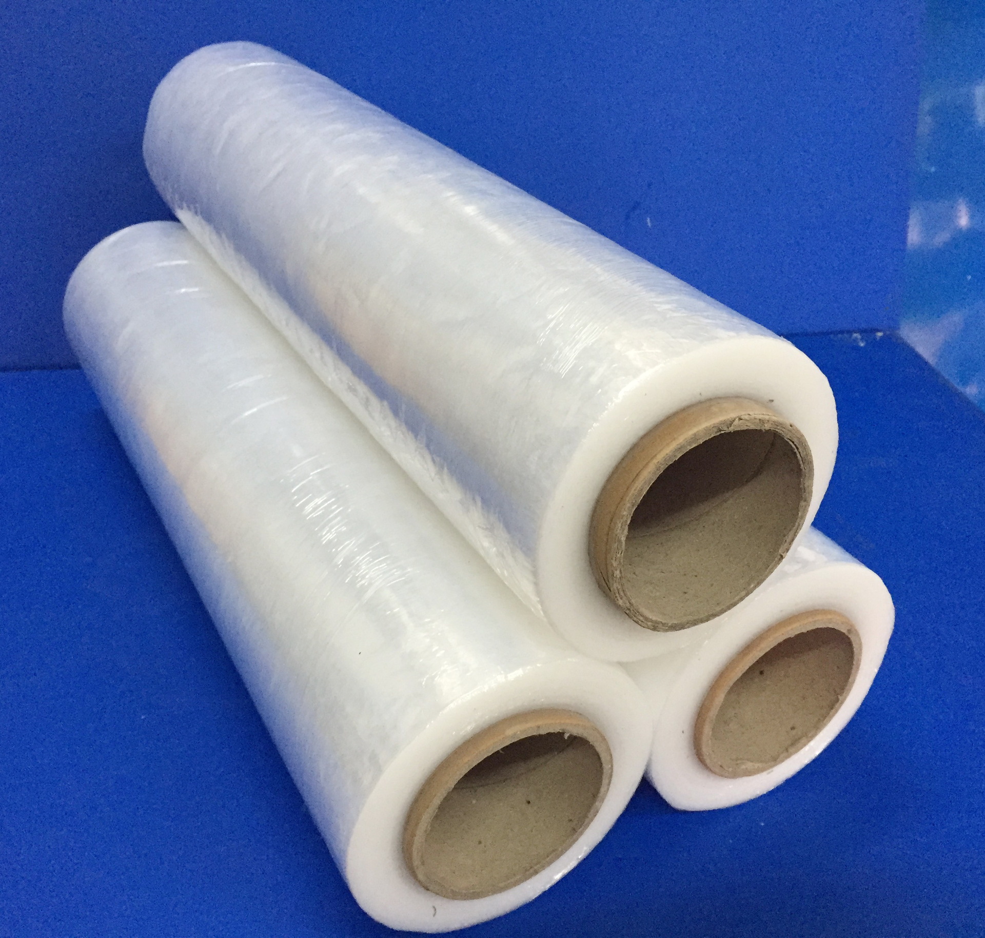 厂家直销 大量批发1.3kg手用拉伸膜pe缠绕膜 各种规格可定制