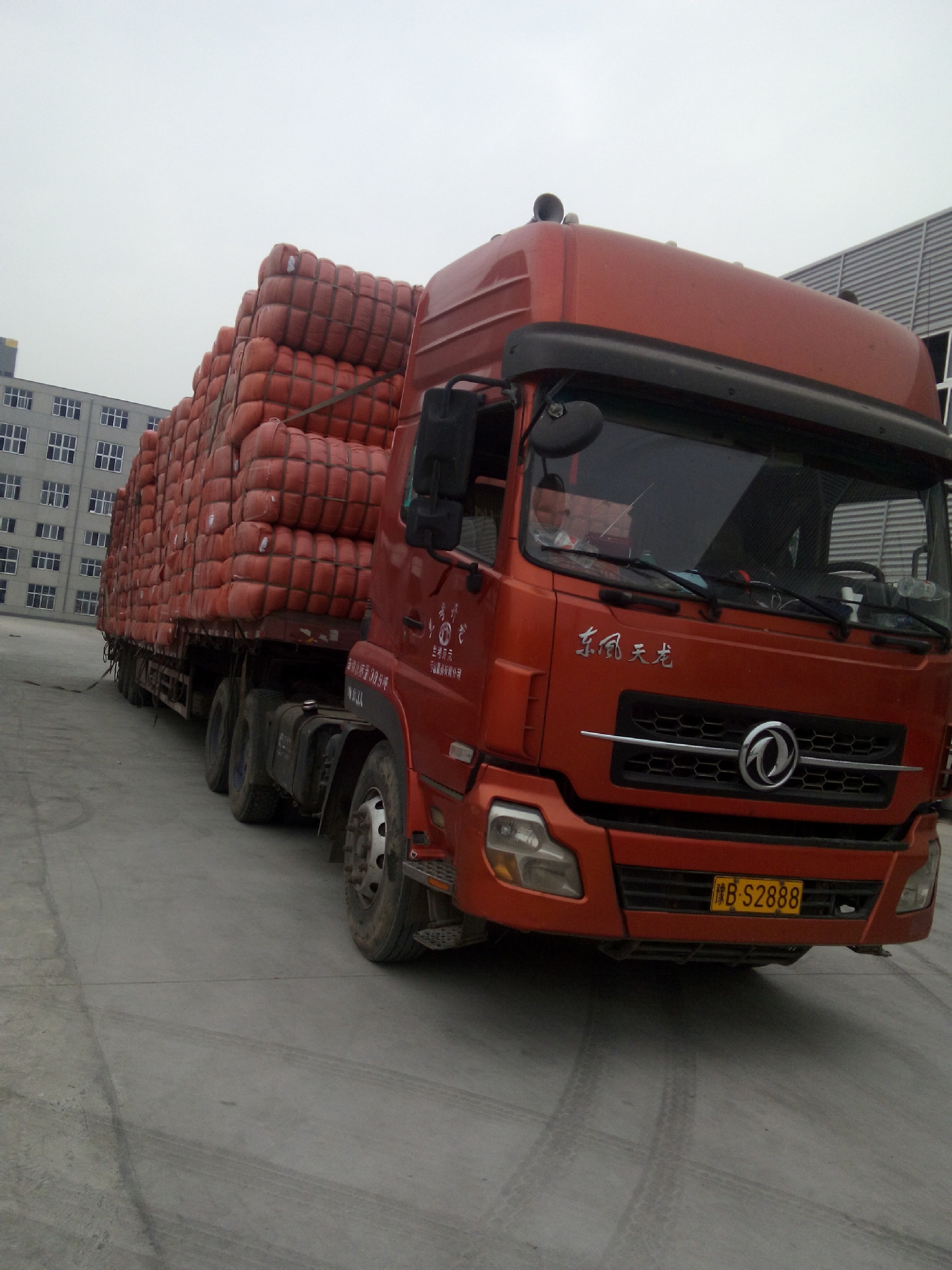 厂家供应7d*64mm高弹性加硅三维中空化纤棉,被子填充棉,工艺品