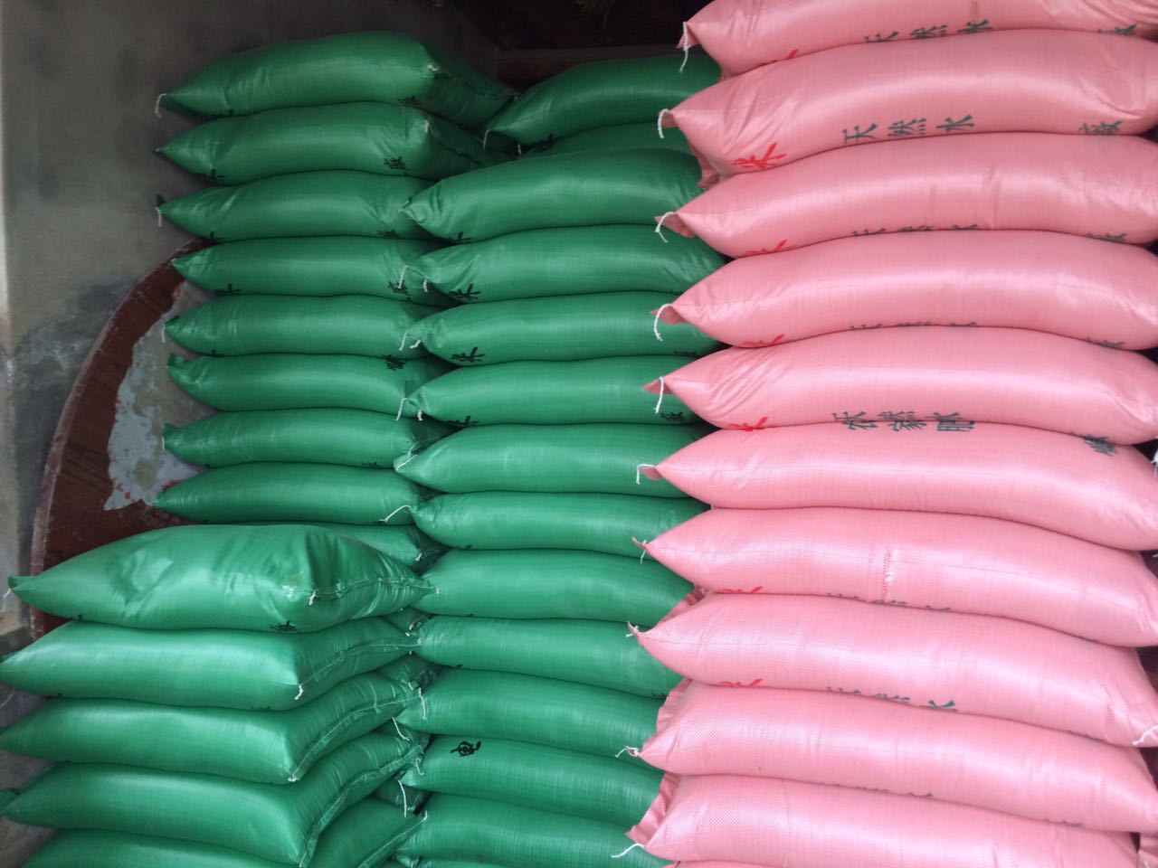 2015新谷糠二遍糠油抗米糠牲畜饲料牛马羊