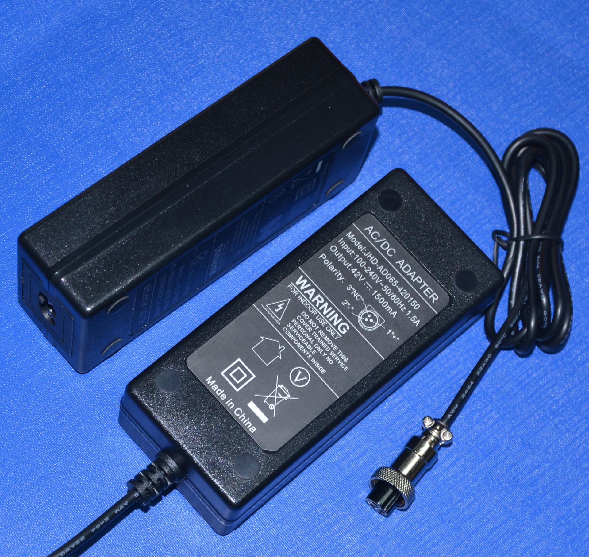 平衡车充电器,扭扭车电源适配器42v1.5a