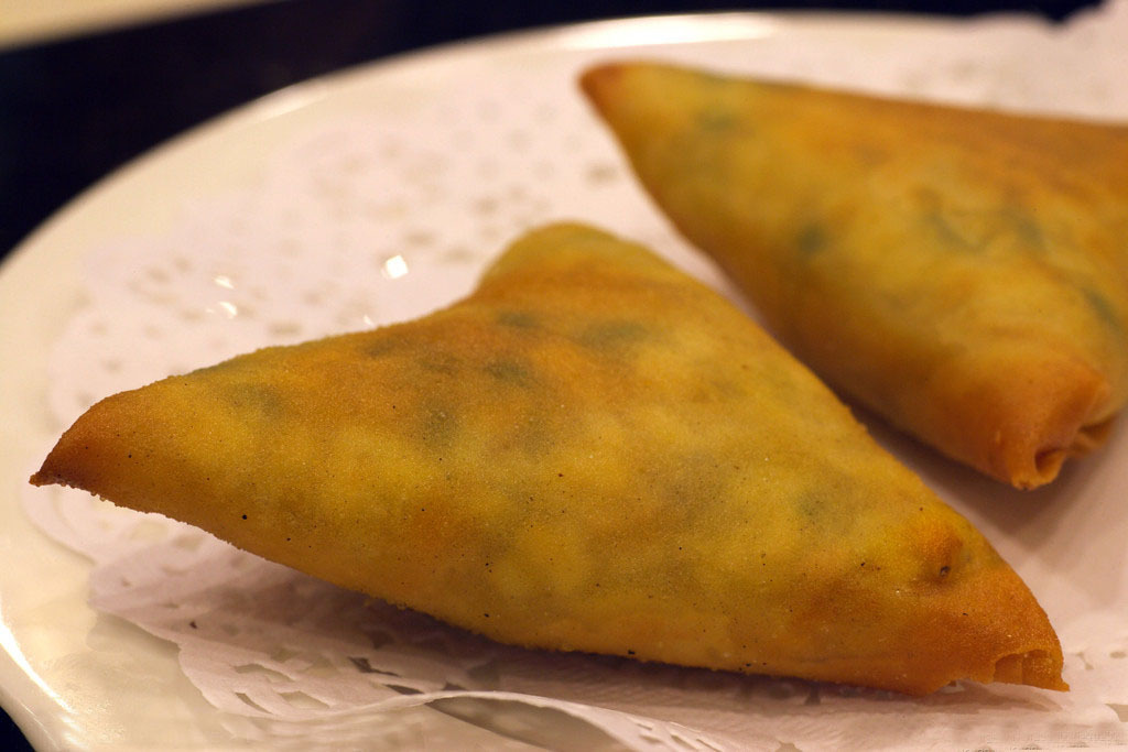 专业供应 鸿吉福食品热销 高档速冻红豆沙春卷 美味香酥油炸食品