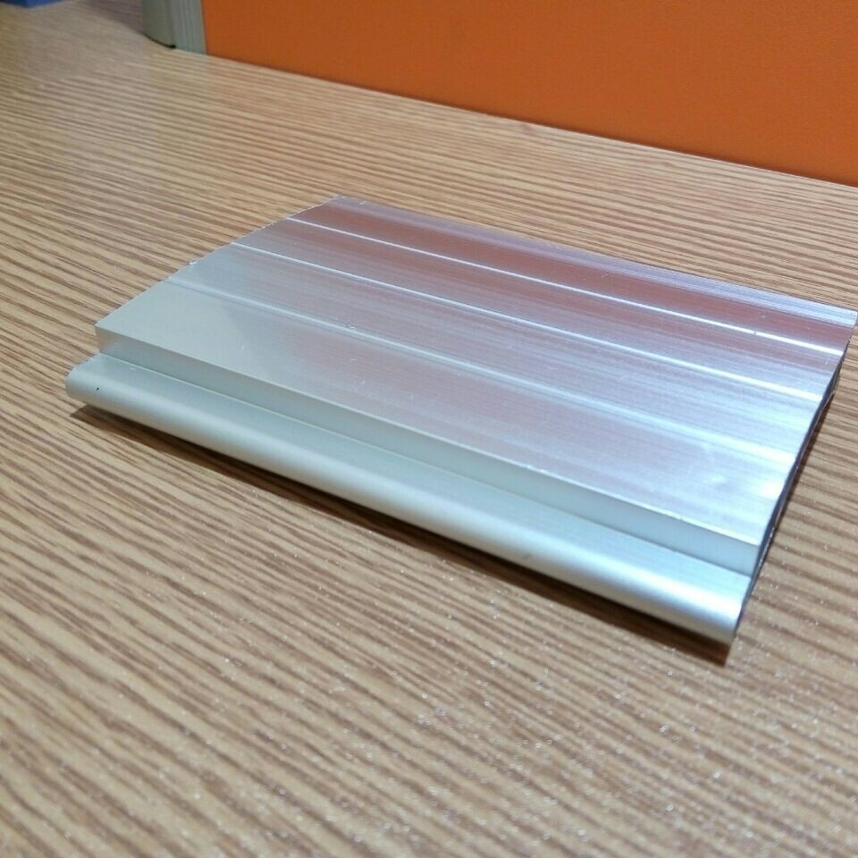 厂家直销卷闸门 双层4骨电泳银白色铝合金